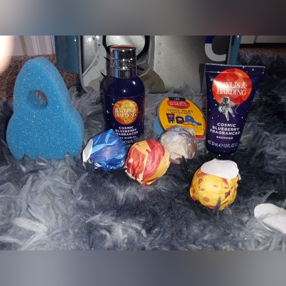 Baylis & Harding Space Backpack Gift Set, 8 Pieces - Picture 6 of 6